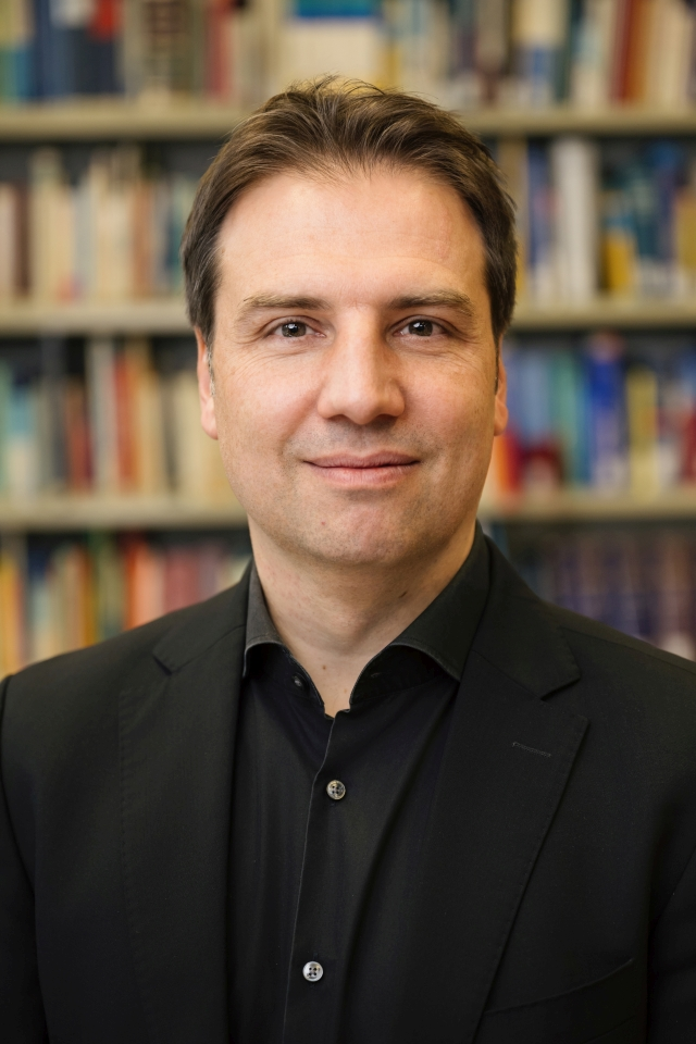 Prof. Benjamin Steinhilber