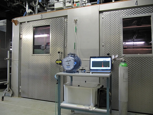 Figure 1: Gas flow meters and gas (CO2) cylinder for performing a gas recovery test of respiration chambers.